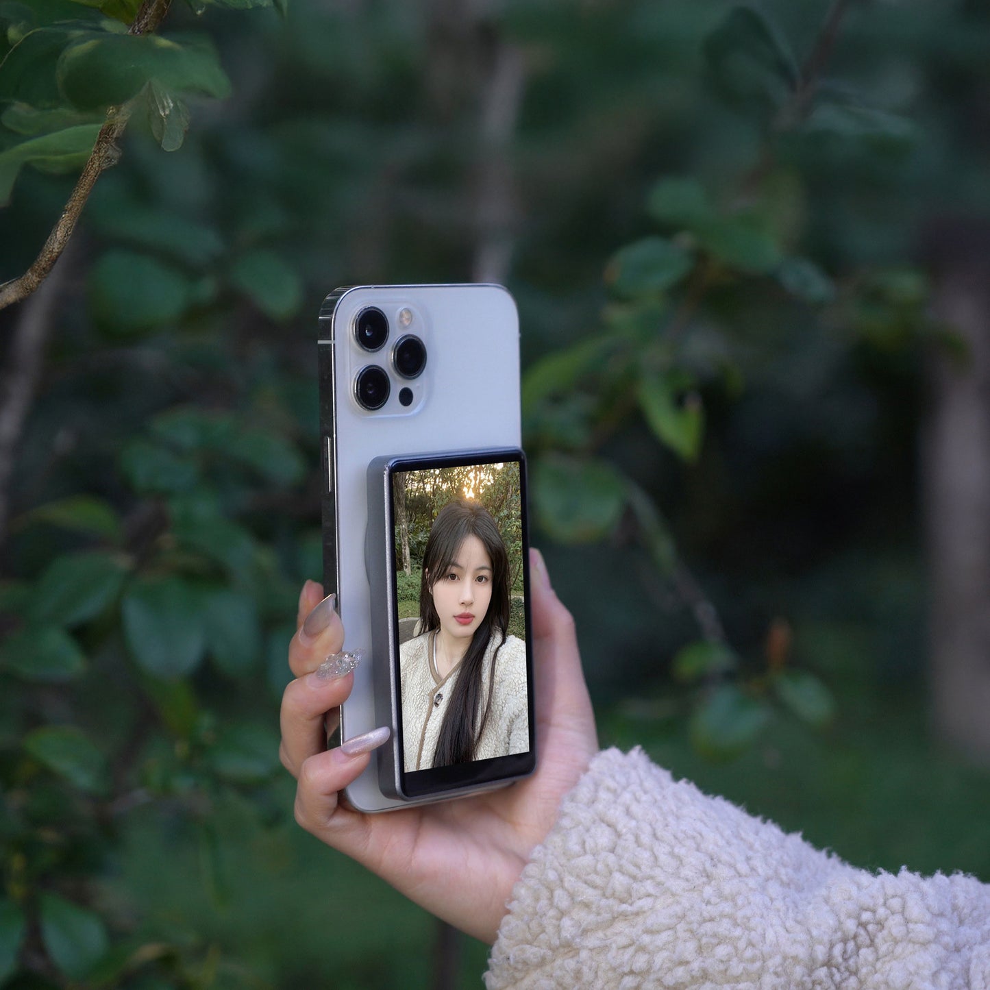 MOJOGEAR VS2 Selfie Vlog Monitor for iPhone and Android - White