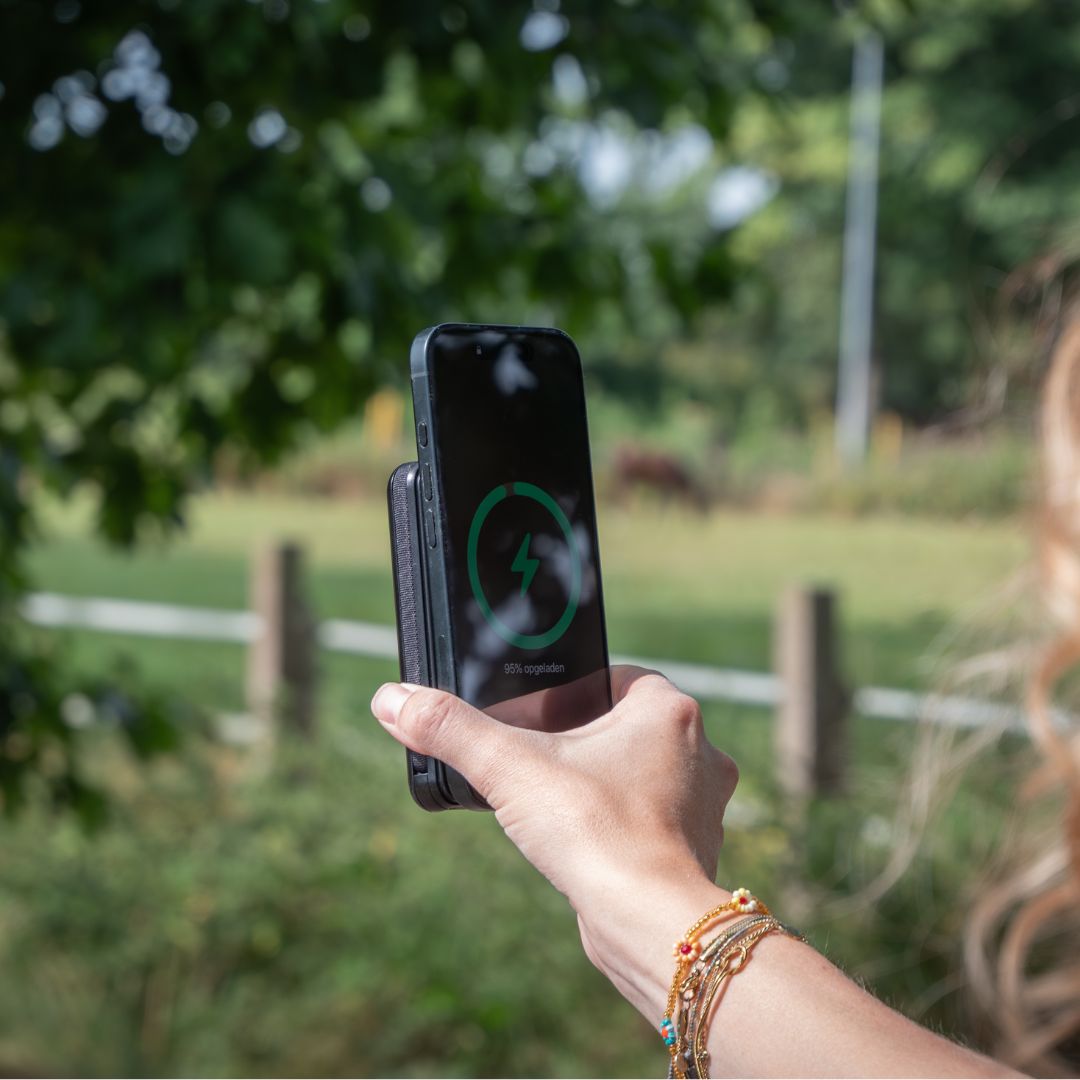 MOJOGEAR NovaMag All-in-1 Powerbank 10.000 mAh – Draadloos Qi2 &amp; ingebouwde kabels – Zwart - Powerbanks
