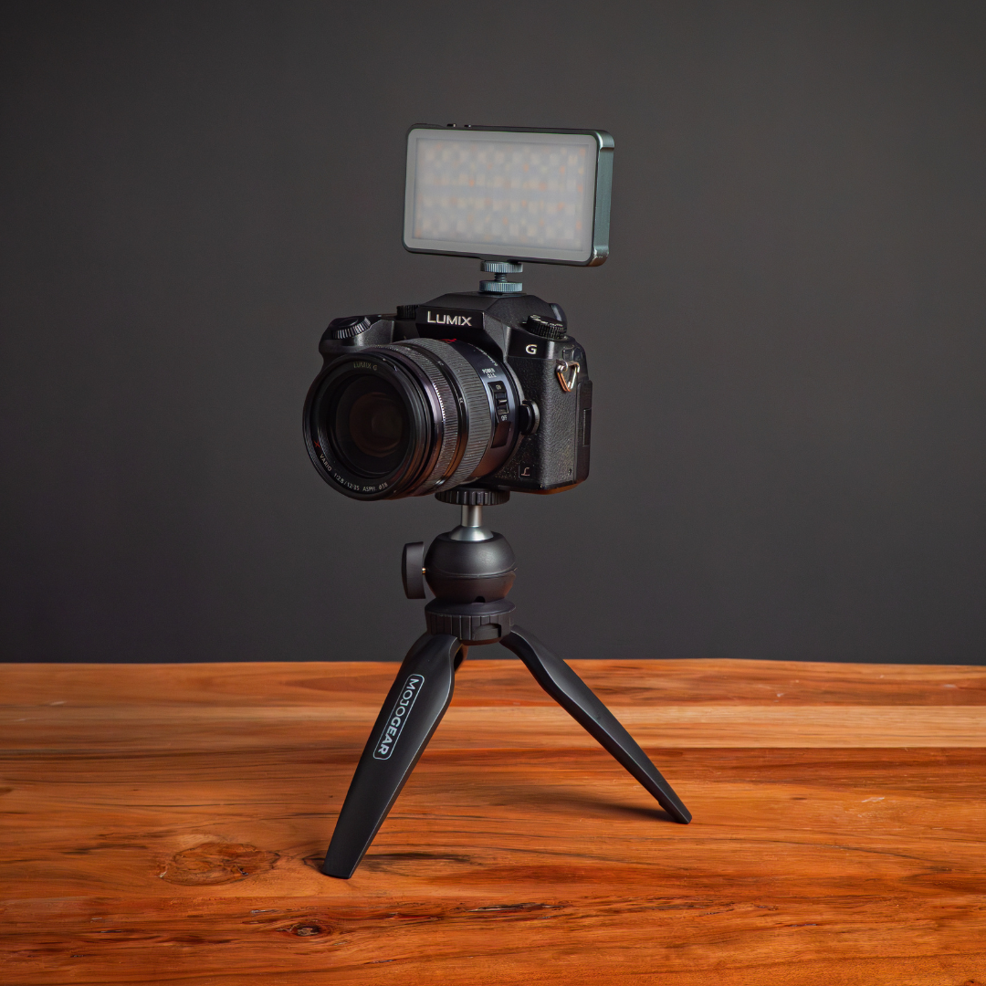 MOJOGEAR Mini Tripod Vlog KIT: Table Tripod & Magnetic Phone Holder