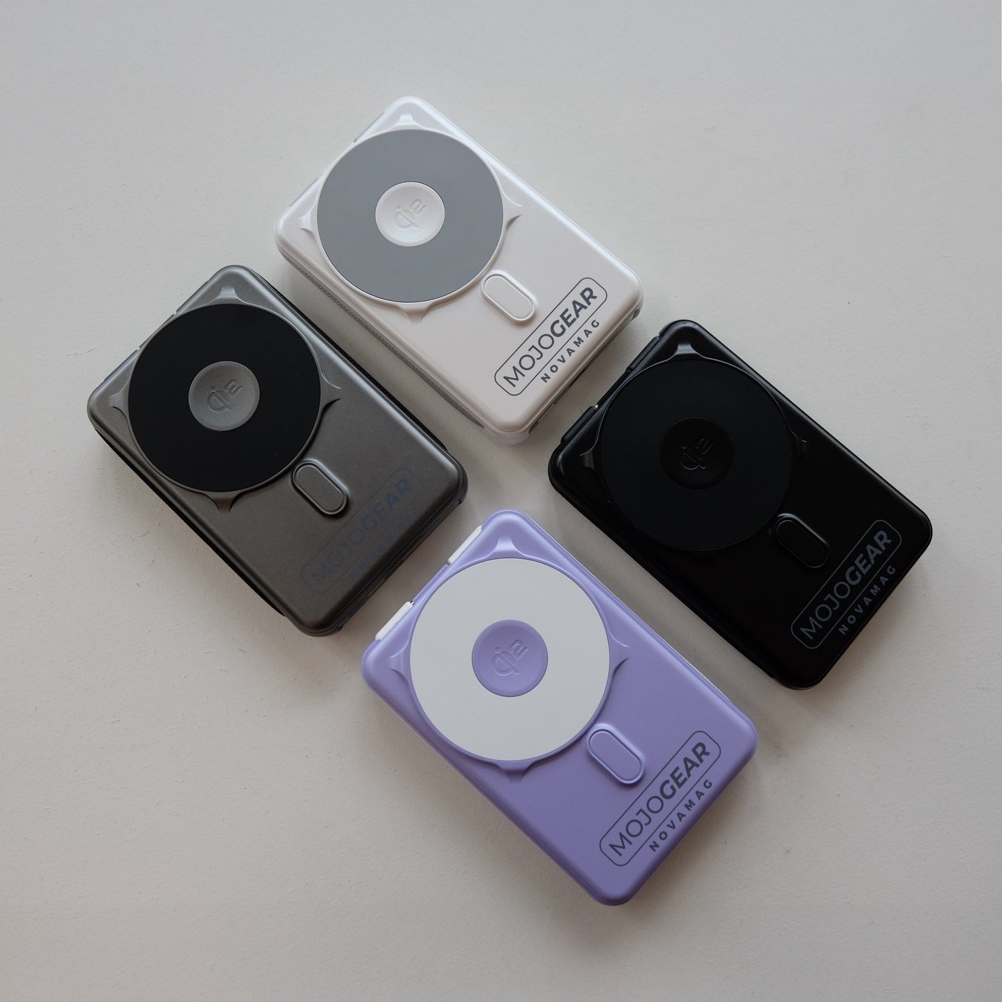 MOJOGEAR NovaMag All-in-1 Powerbank 10.000 mAh – Draadloos Qi2 & ingebouwde kabels – Paars - Powerbanks
