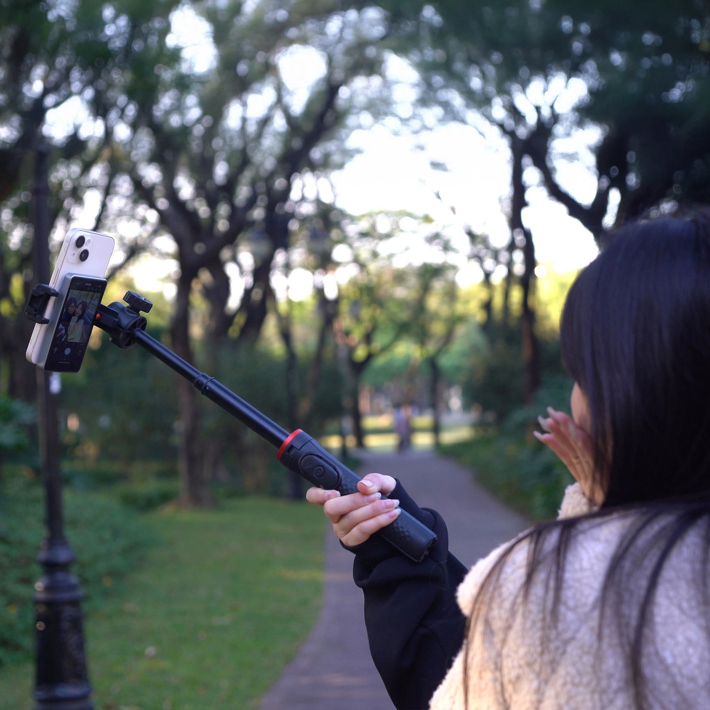 MOJOGEAR VS2 Selfie Vlog Monitor for iPhone and Android - White
