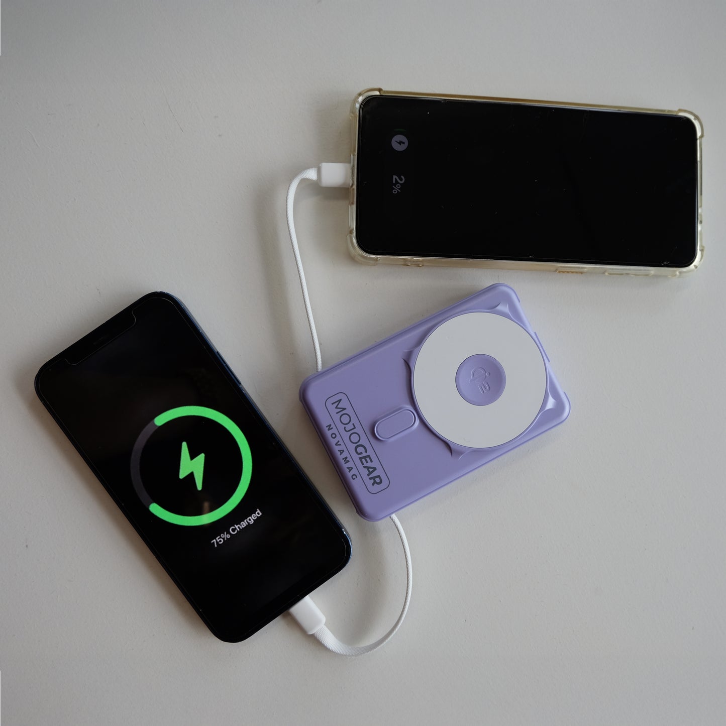 MOJOGEAR NovaMag All-in-1 Powerbank 10.000 mAh – Draadloos Qi2 & ingebouwde kabels – Paars - Powerbanks