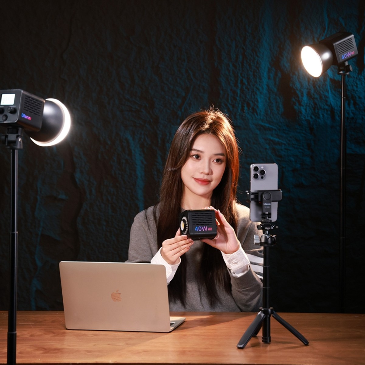 Ulanzi 40WRGB COB Lamp RGB with built-in battery