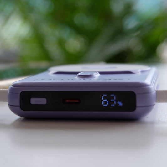 MOJOGEAR NovaMag All-in-1 Powerbank 10.000 mAh – Draadloos Qi2 & ingebouwde kabels – Paars - Powerbanks
