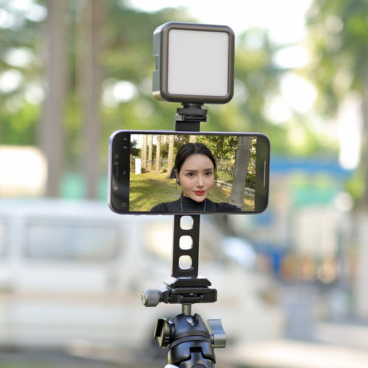 Ulanzi ST-28 Phone Holder for Tripod Magnetic (MagSafe Compatible)