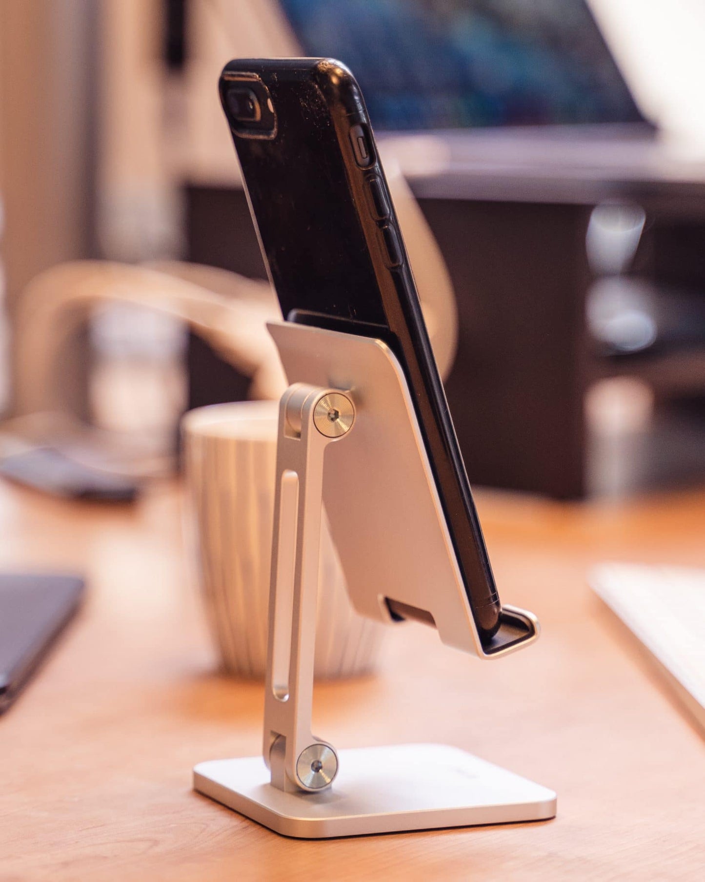WiWu Luxe Smartphone en Tablet Standaard voor tafel of bureau Metaal - Extra Stevig & Opvouwbaar