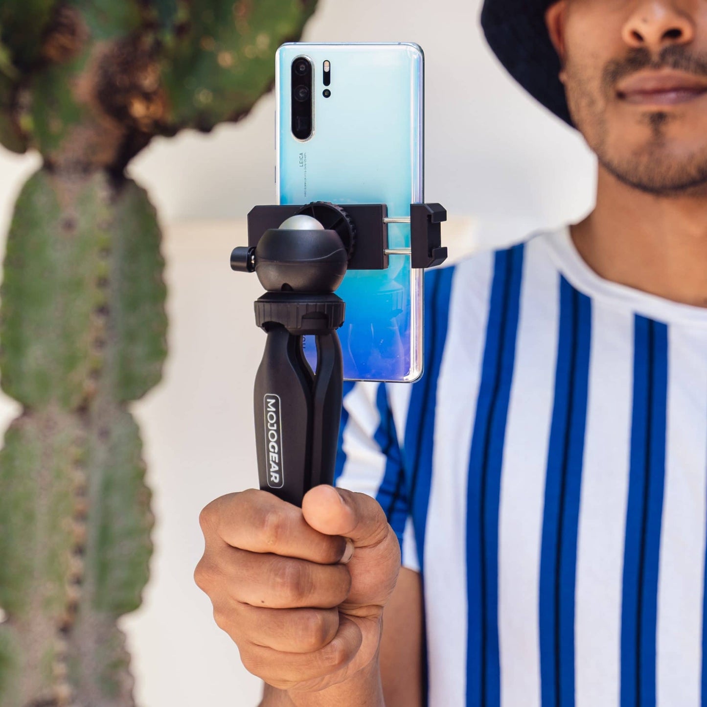 MOJOGEAR Vlog KIT: Mini Tripod, Phone Holder & Extra Long Selfie Stick